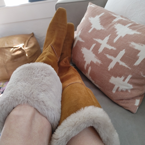 Manolo Blahnik Tan Suede & Fur Boots 6 - Picture 5 of 12
